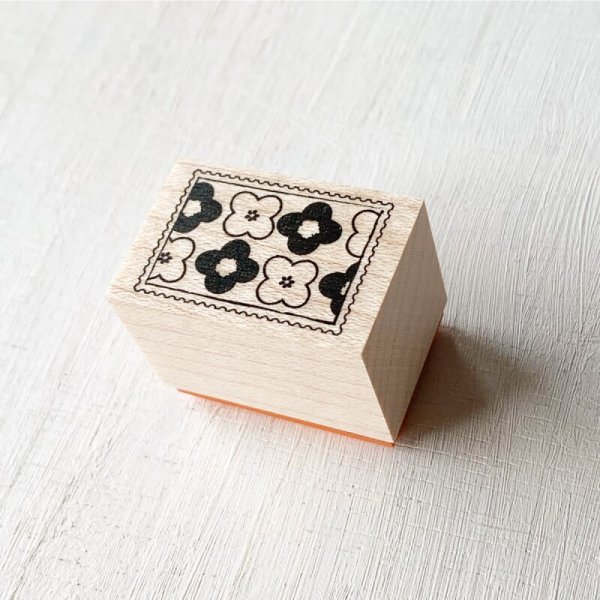 画像1: オリジナルスタンプ(はんこ):お花柄の切手(白) (1)